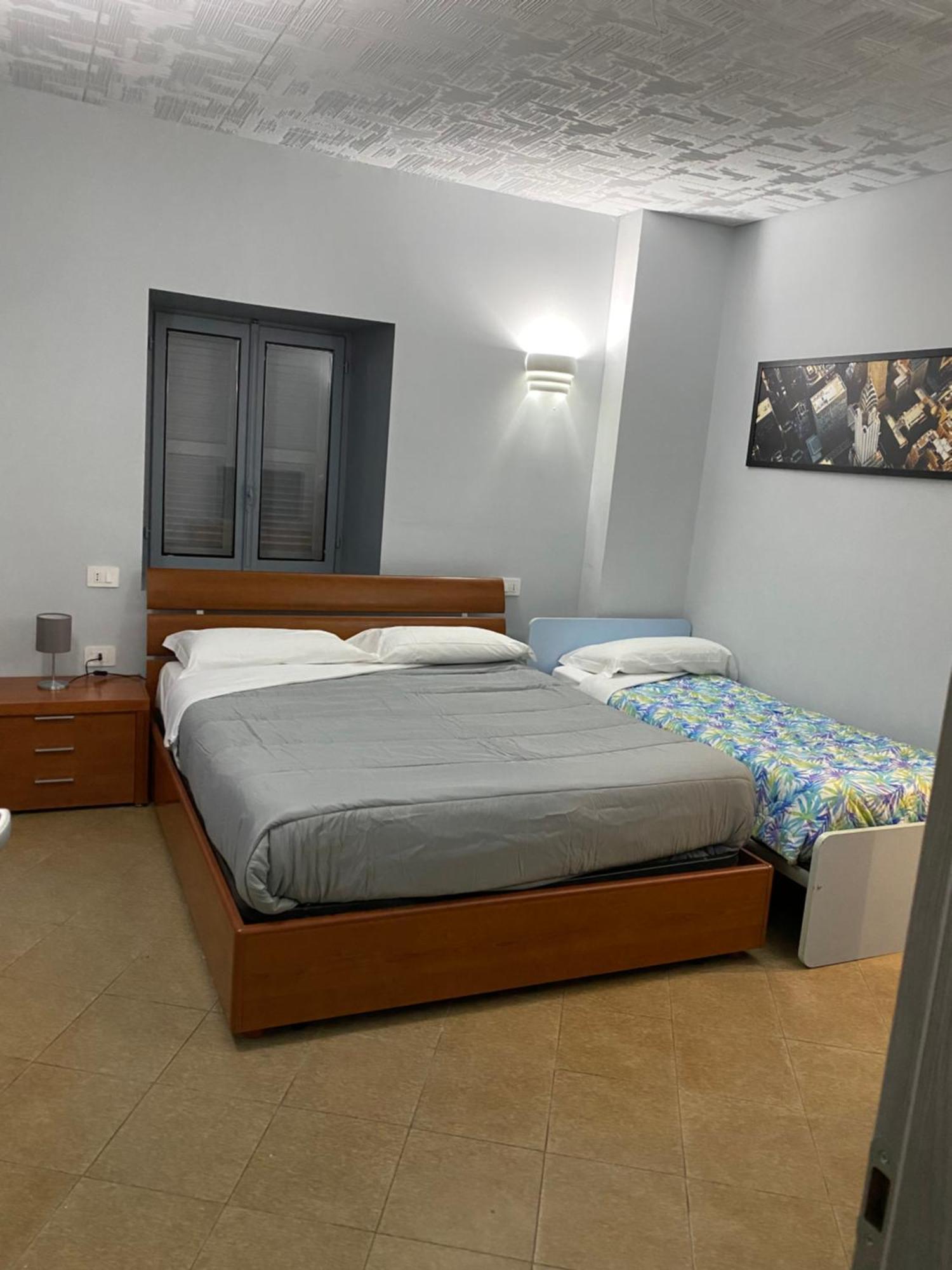 La Casa Di Cate & Adry Bed and Breakfast Envie Exteriör bild