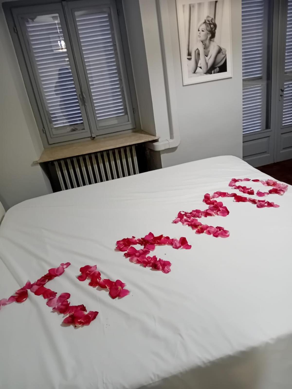 La Casa Di Cate & Adry Bed and Breakfast Envie Exteriör bild